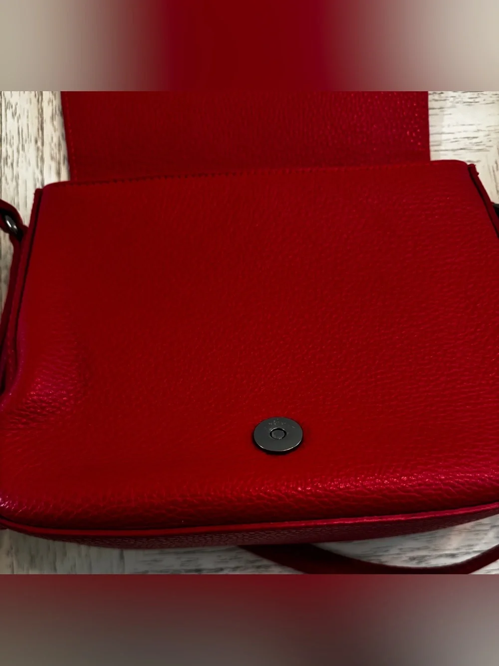 Carla Ferreri Red Pebbled Leather Crossbody Bag Made in Italy Adjustable Strap